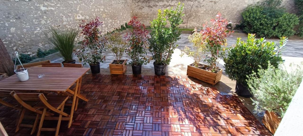 Superbe T2 Avec Grande Terrasse En Centre Ville A 5 Min A Pieds Des Arenes De Nîmes Exterior foto
